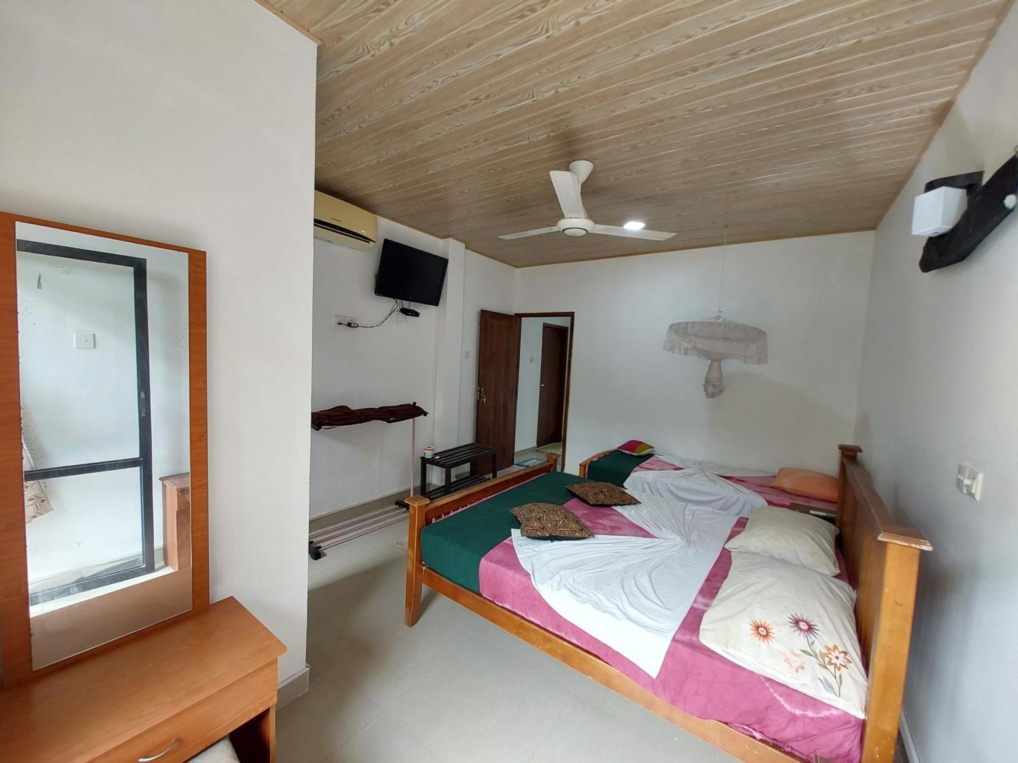 Lake Wave Hotel アヌラーダプラ エクステリア 写真