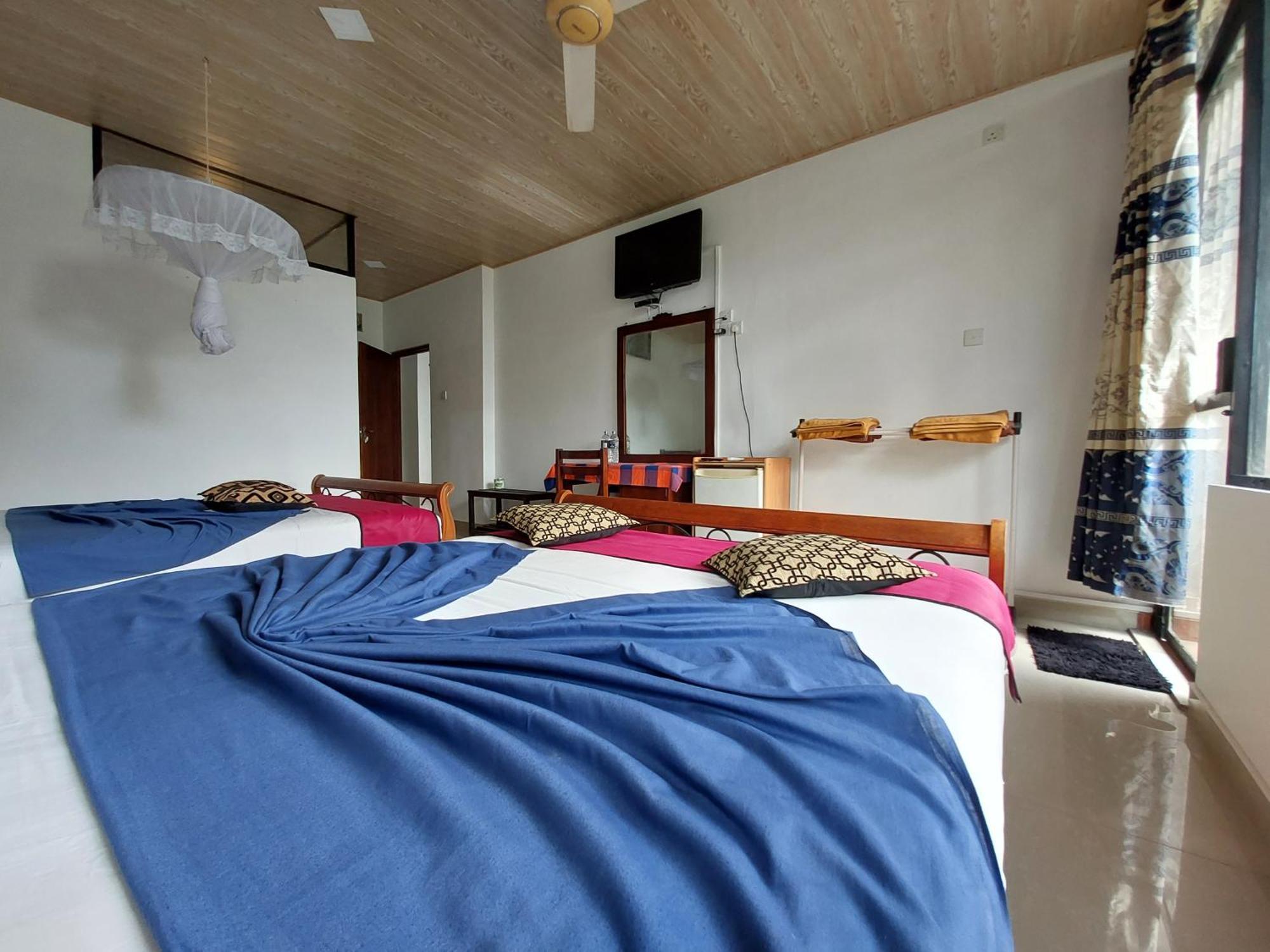 Lake Wave Hotel アヌラーダプラ エクステリア 写真